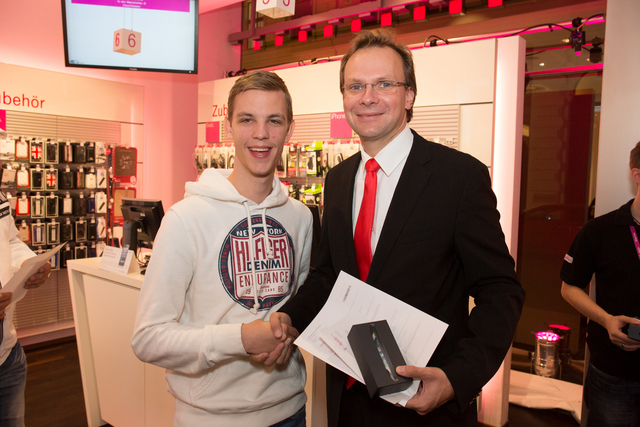 Ansturm auf T-Mobile Shop beim iPhone 5-Frühverkauf