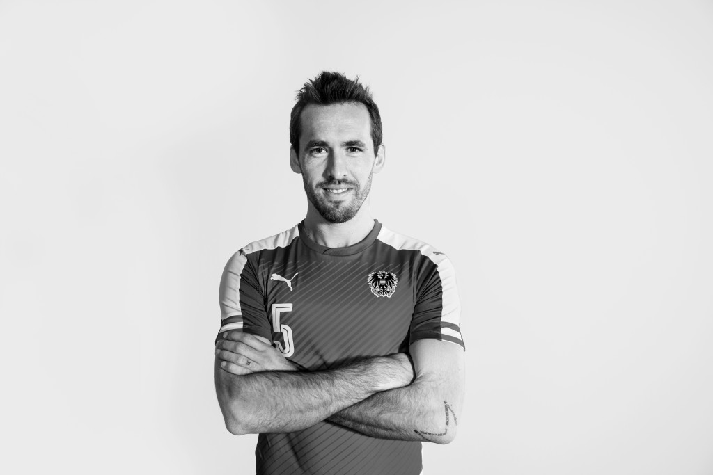 Christian Fuchs, Teamkapitän des ÖFB-Nationalteams steht am 1. Juni 2016 bei der T-Mobile Autogrammstunde bereit, Bildrechte: T-Mobile Nutzung ausschließlich für PR-Zwecke und nur in Verbindung mit Autogrammstunde am 1. Juni 2016 von T-Mobile