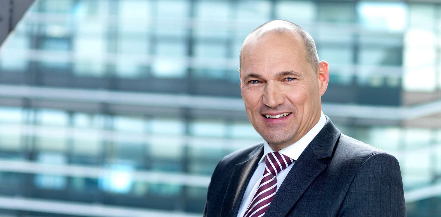 Rüdiger Köster zum dritten Mal Präsident des Forum Mobilkommunikation