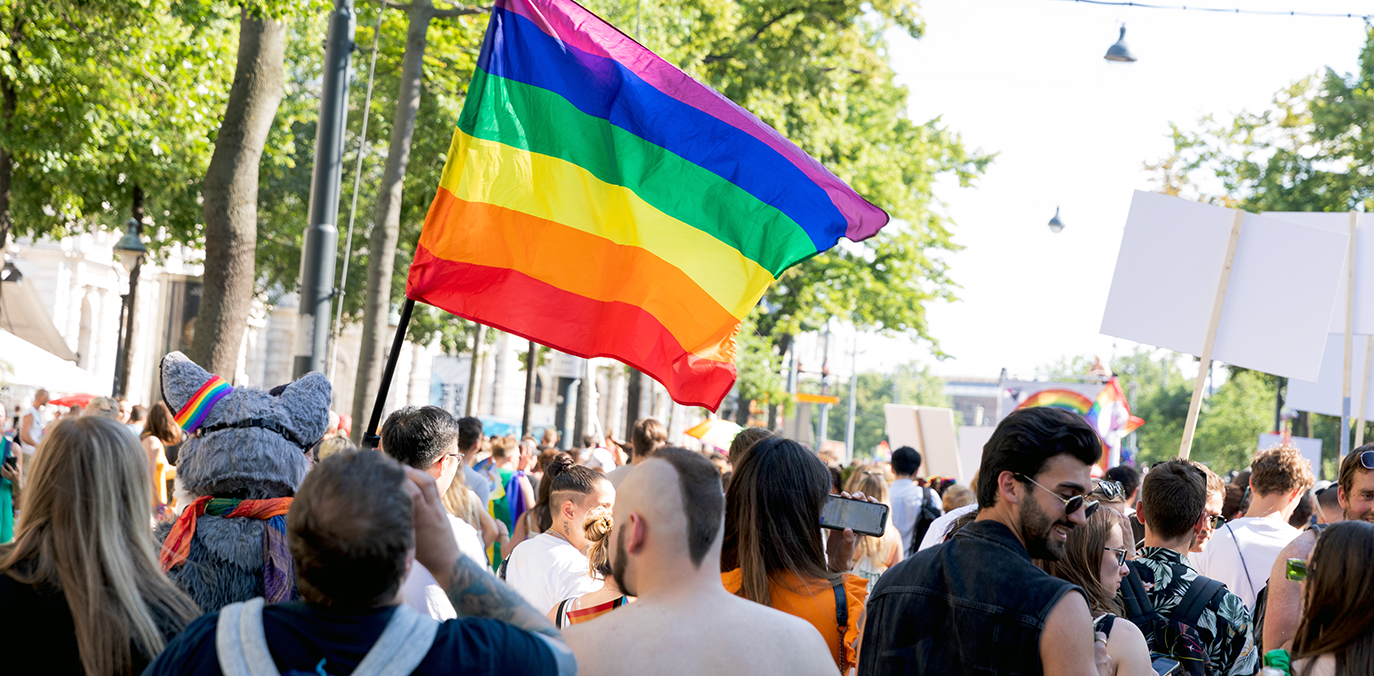 Magenta feiert Pride Month mit Riesen-Regenbogen
